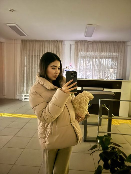 Продам бежевую куртку