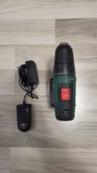 Vand bormasina Bosch noua nefolosita cu acumulator si incarcator