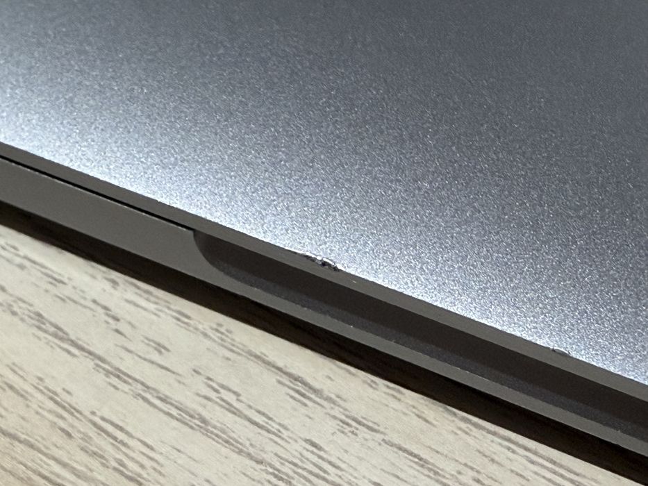 MacBook Pro 2017 Touchbar, 13-inch, 3,1 Ghz Dual-Core i5, RAM 8GB, Stocare 500GB