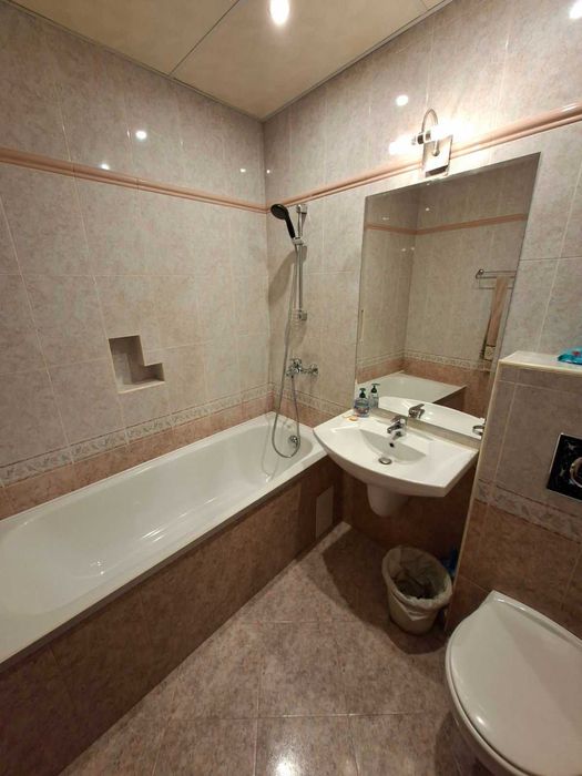 Дава се под наем Тристаен апартамент в Варна, Център - 100 кв.м за 1196.97 € - Снимка #12