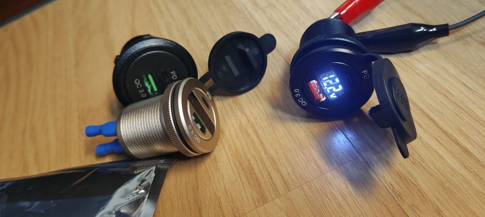 Prize auto metalice, încărcare usb fast 60w