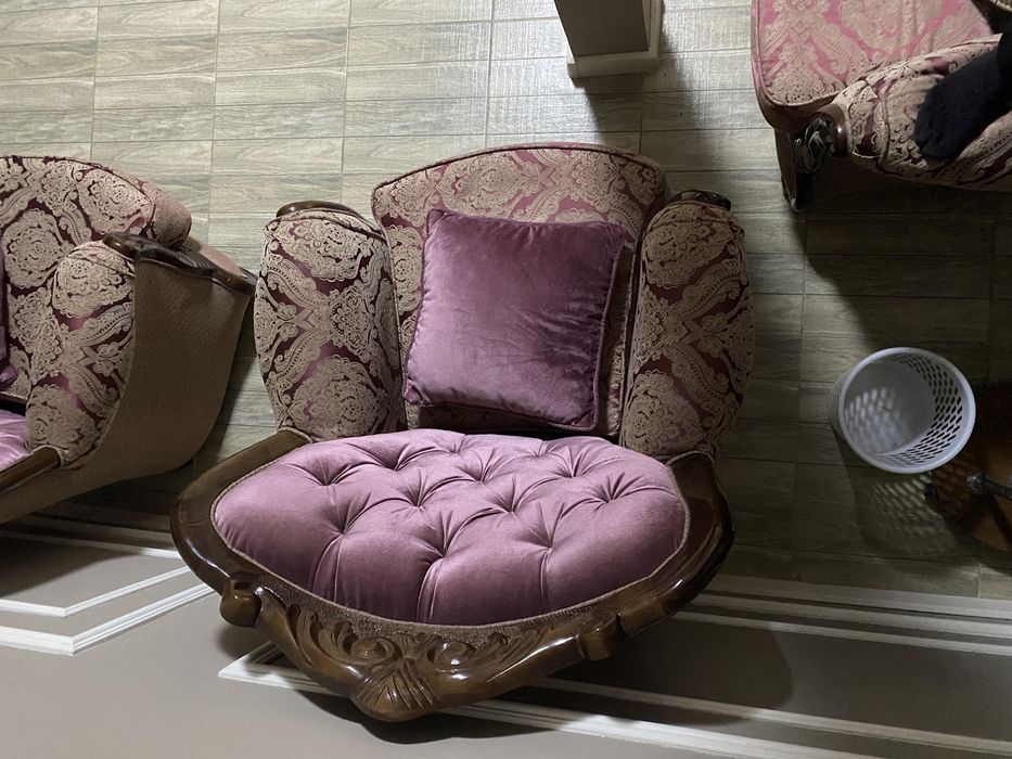 Раскладной диван и два кресла