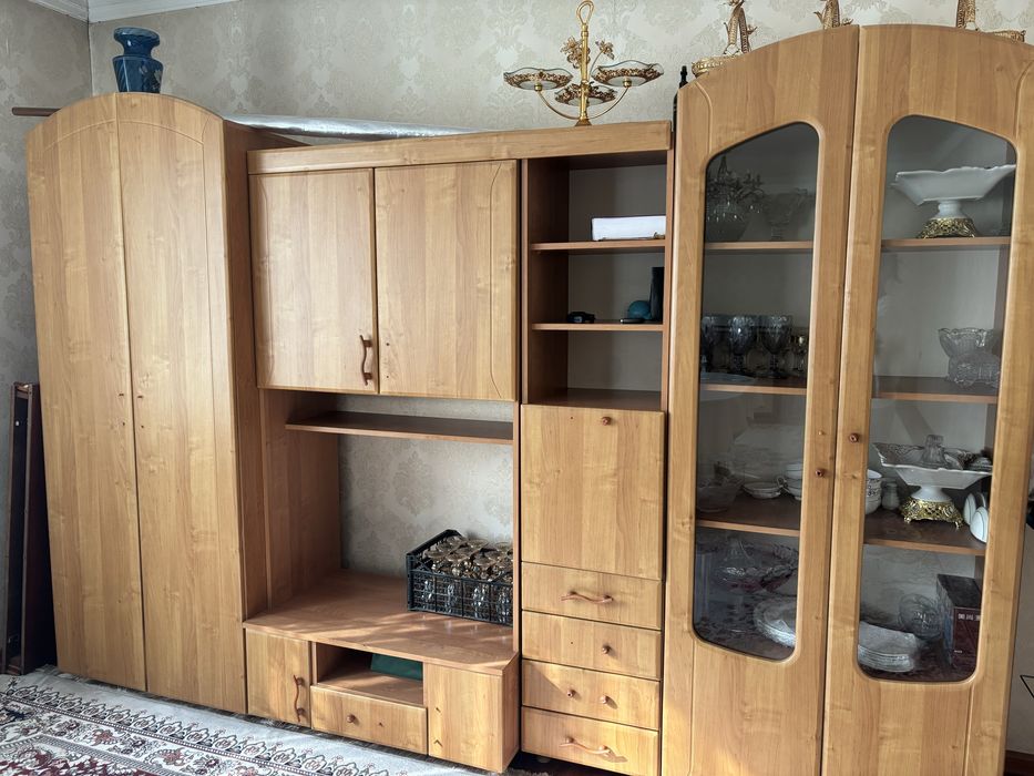 Стенка для гостинной или для хола