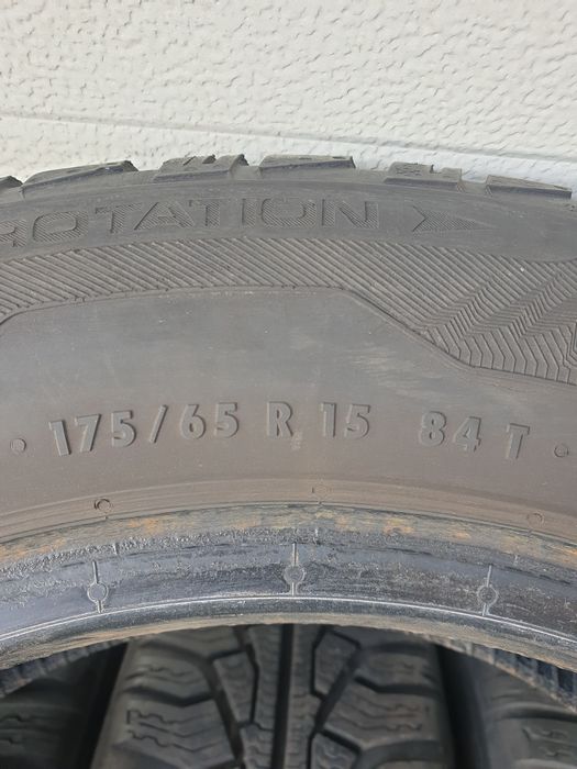 Зимни гуми 4 броя UNIROYAL MSplus 77 175 65 R15 дот 3017