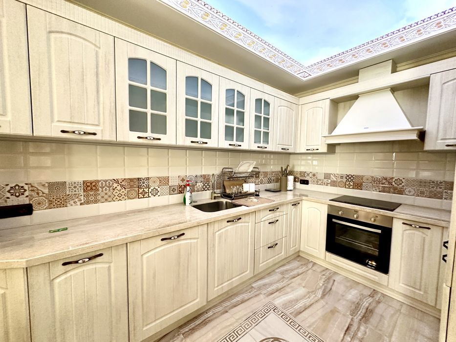 Продава се Тристаен апартамент в Велико Търново, Център - 101 кв.м за 1832 €/кв.м - Снимка #12