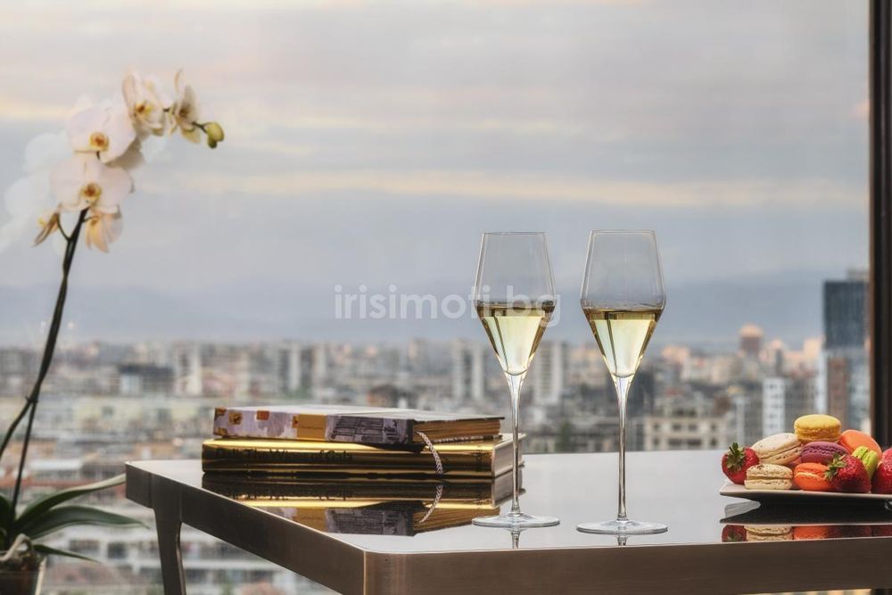 Продава тристаен, €675000, 232кв.м. в бул. България