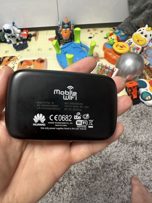 Vând Router wireless portabil Huawei E5776s-32