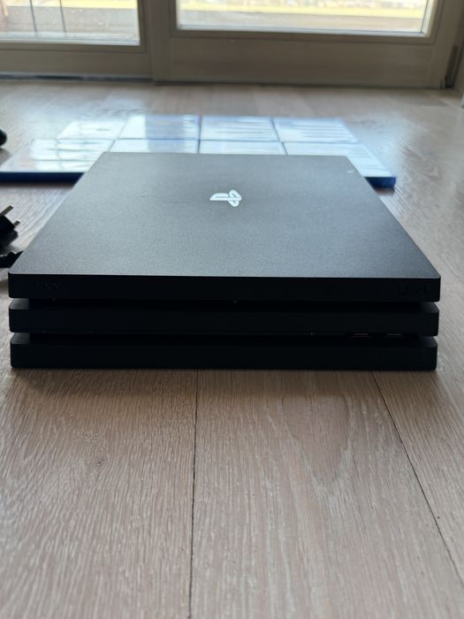 PS4 Pro + 2  controlere + jocuri