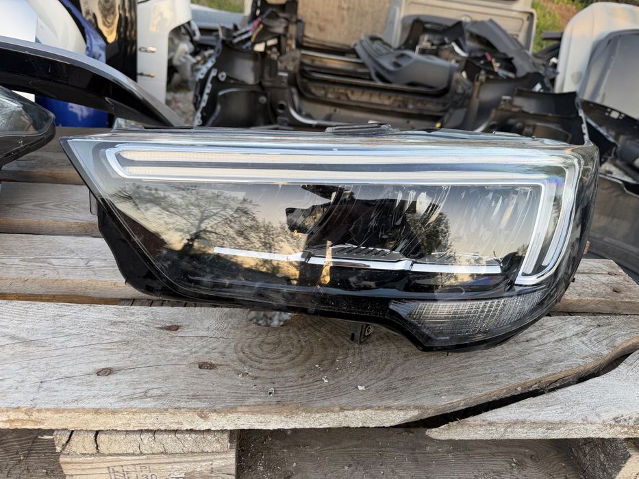 Фар Opel Crossland X 2021 год.-