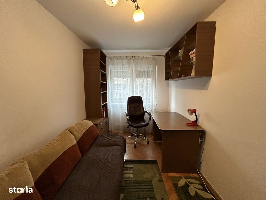 Inchiriez apart.3 cam.central,in spate la BCR,modern,centrala proprie
