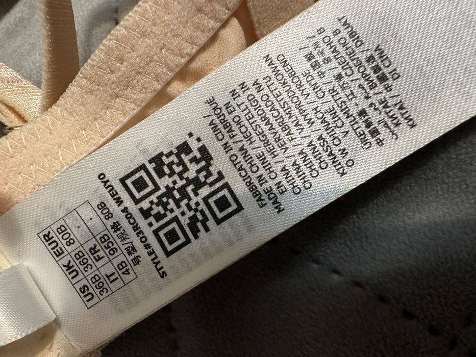 Сутиен GUESS цвят праскова