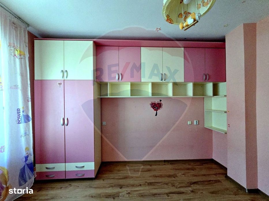 Apartament cu 3 camere de vânzare, parcare– Șesul de Sus, Florești