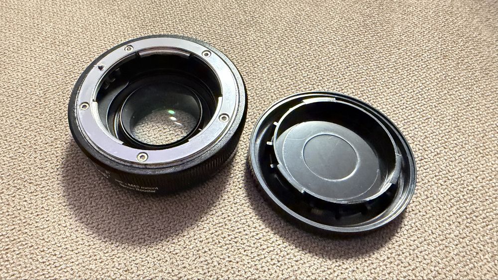 Vând adaptor Metabones Speed Booster Nikon F/G → Micro Four Thirds (MFT).