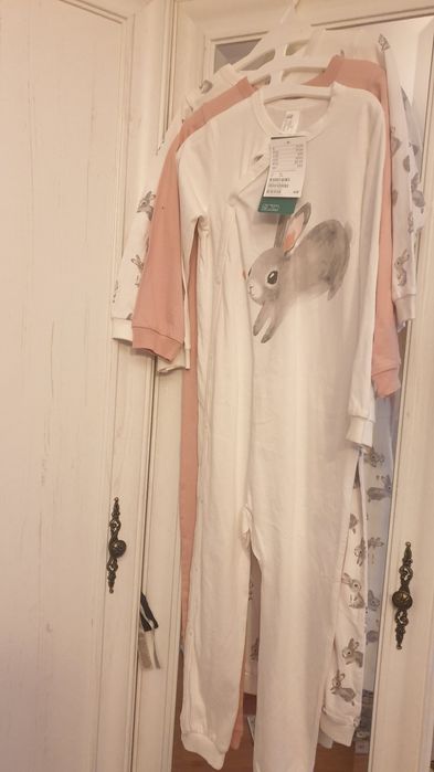 Set   nou pijamale H&M nou cu eticheta 98