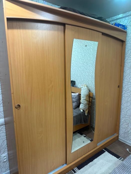 Продам шкаф, диванчик не раскладной