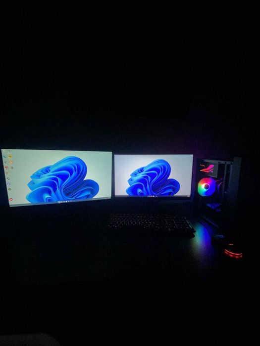 Геймърски компютър Ryzen 5 5600 RX 6600 16GB + 2 монитора Периферия