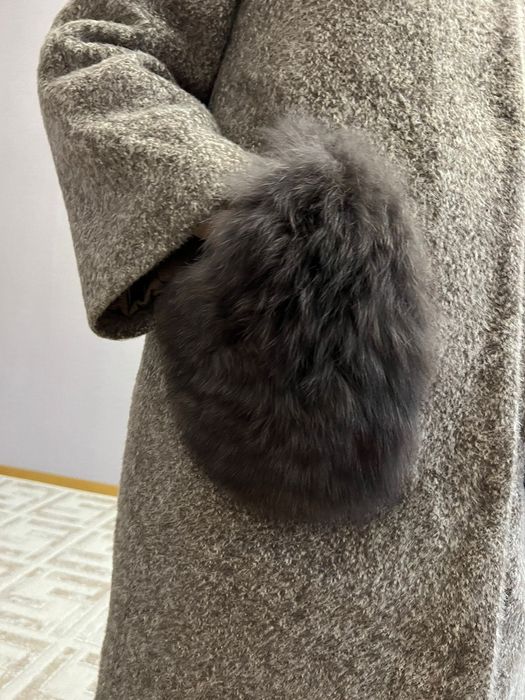 Продам пальто Лама опушке писец