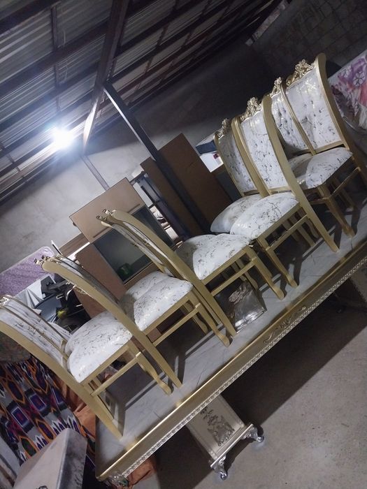 10 ва 6 уишилик стол стул сотилади.