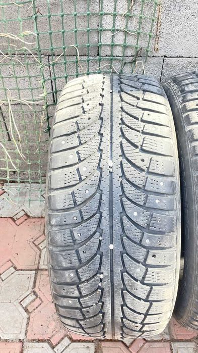 Зимние шипованные