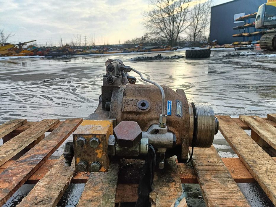 Pompa hidraulica buldoexcavator Caterpillar 428 B