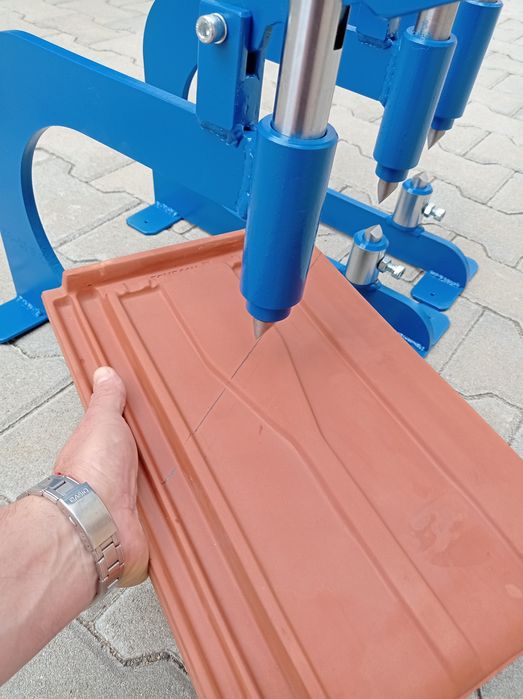 Продавам машина за рязане/чупене/на керемиди.гилотина за керемиди