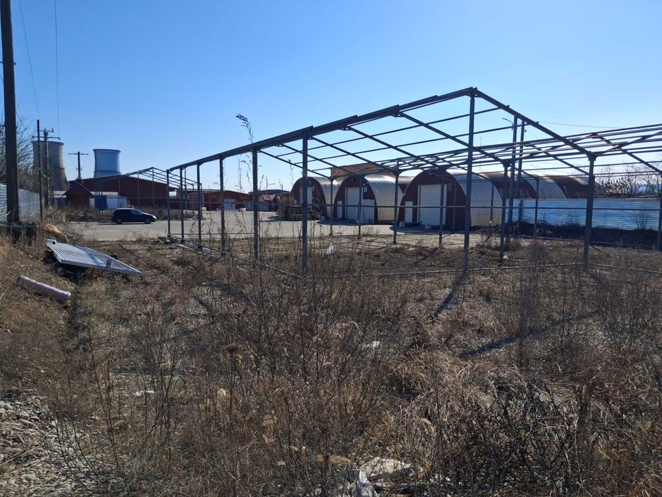 Vând teren industrial