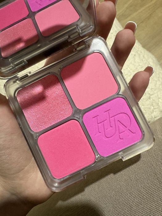 Прахообразен руж на huda beauty цвят baby pink