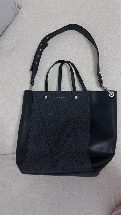 Черно-серая сумка Charles&keith