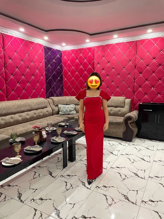 Вечерние платья.