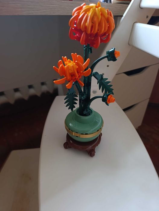 Продам конструктор Лего хризантема