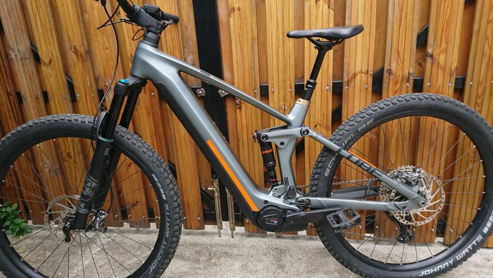 Cube carbon , 750 Rock shox Pike