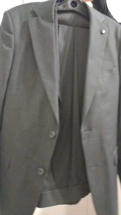 Срочно продам тройку костюм