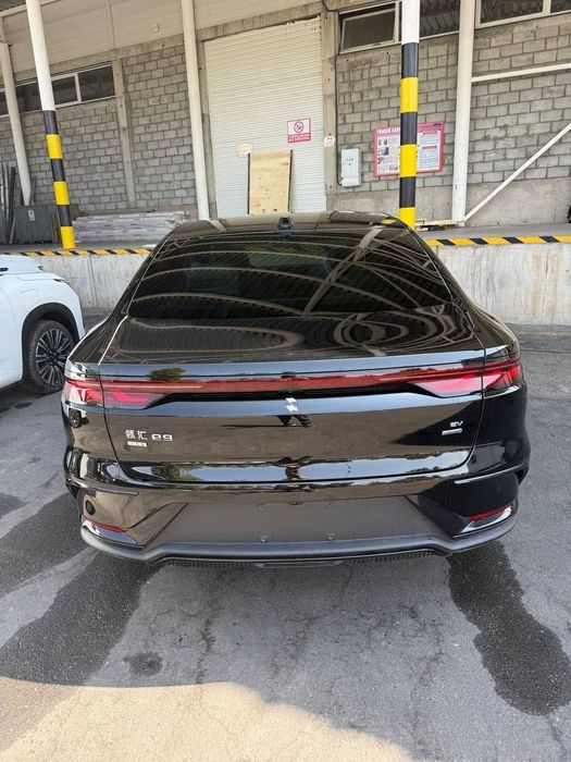 BYD E9 605 km flagship