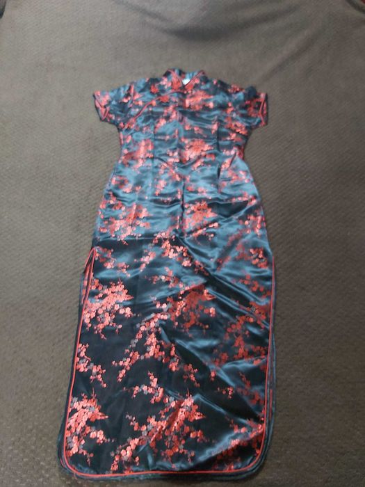 Vand rochie ocazii speciale