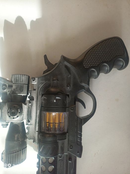 Pistol jucarie cu baterii format mare