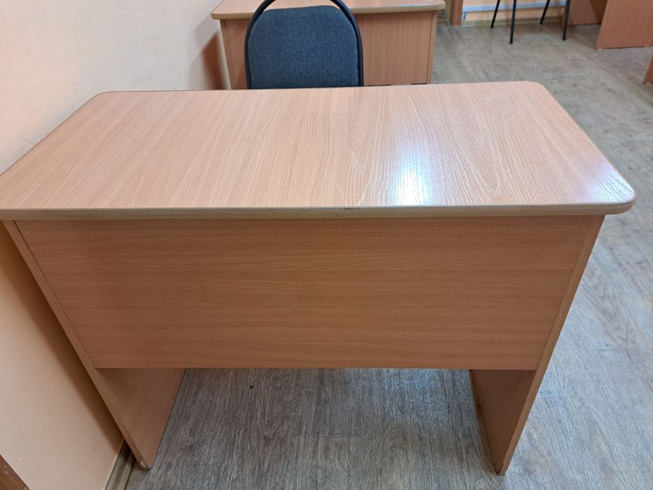 Столы и стулья б/ув отличном состоянии