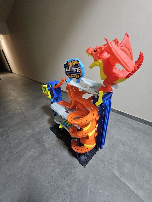 Hot wheels ultimate garage