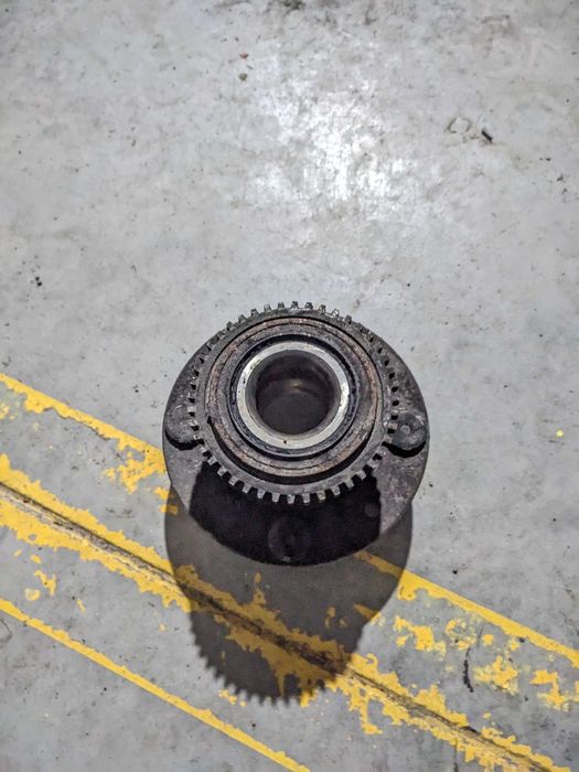 Задняя ступица в сборе mazda 323 BA