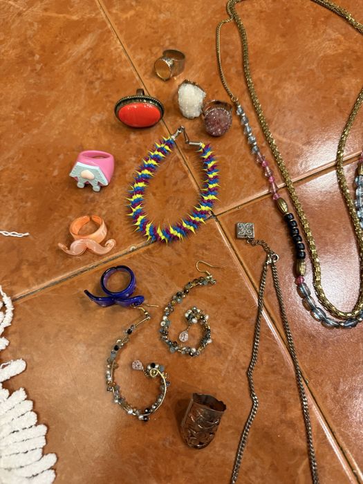 Разная бижутерия . Половина новое.