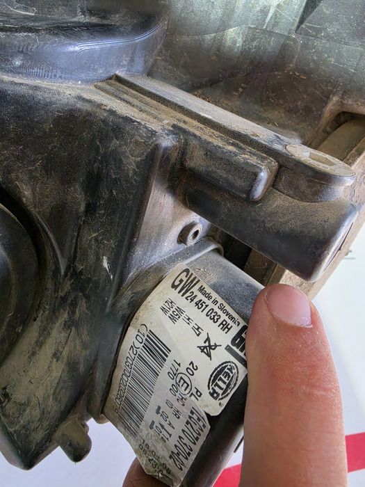 Far dreapta Opel Astra H cod 24451033