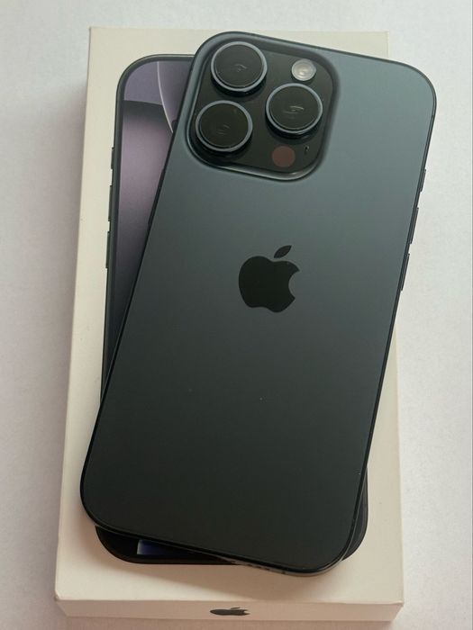 iPhone 16 Pro Black 93% battery