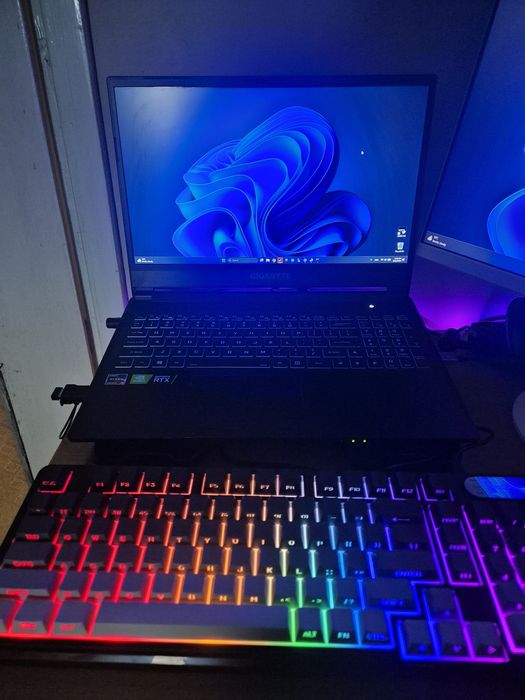Геймърски Лаптоп Gigabyte / R5 5600H / RTX 3060 / 16GB Ram