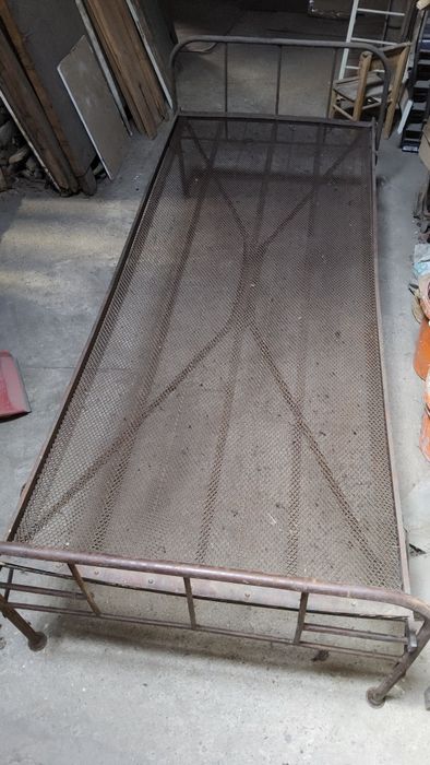 Метални пружини за легло