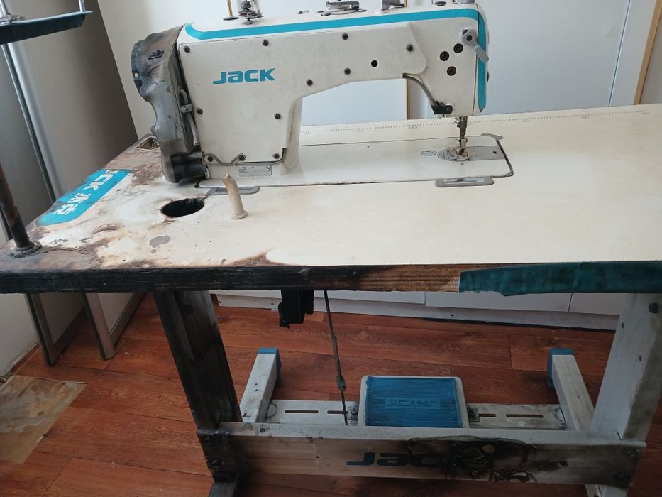 Швейная машинка jack