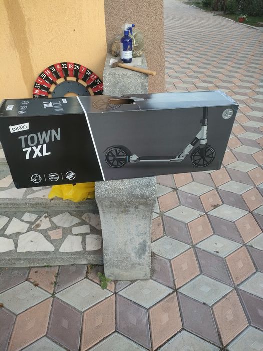 Vând trotinetă nouă.
