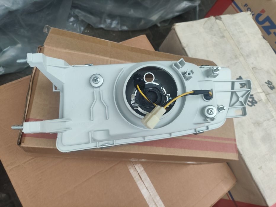 Митсубиси лансер фара дутый