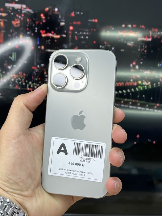 Телефон iPhone 16 Pro