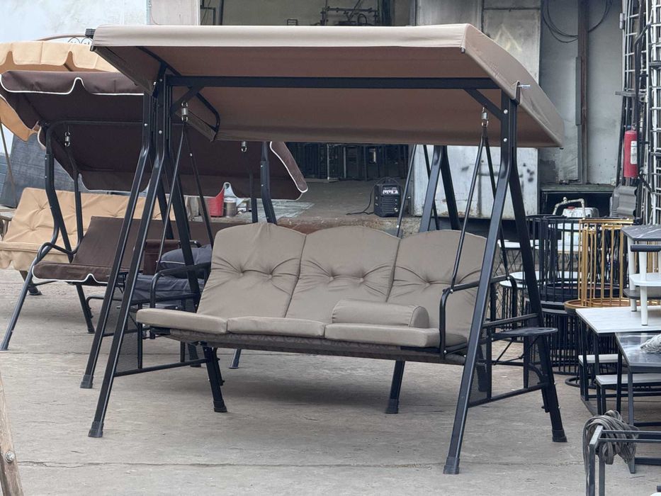 Садовые качели с навесом, металлический каркас, мягкое сиденье