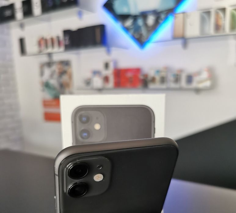 Iphone 11 / Black / 128 GB / DeluxGSM