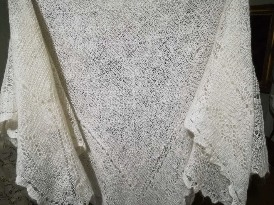 Платок пуховой размер 1метр 20см 20см